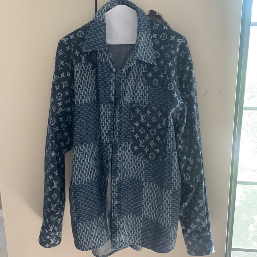 Size large Louis Vuitton shirt.